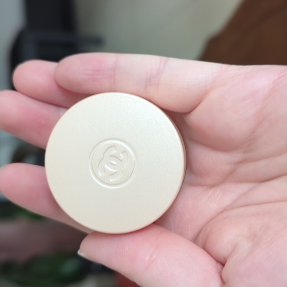 Chanel Shimmering Scented Gel - Picture 2 of 3